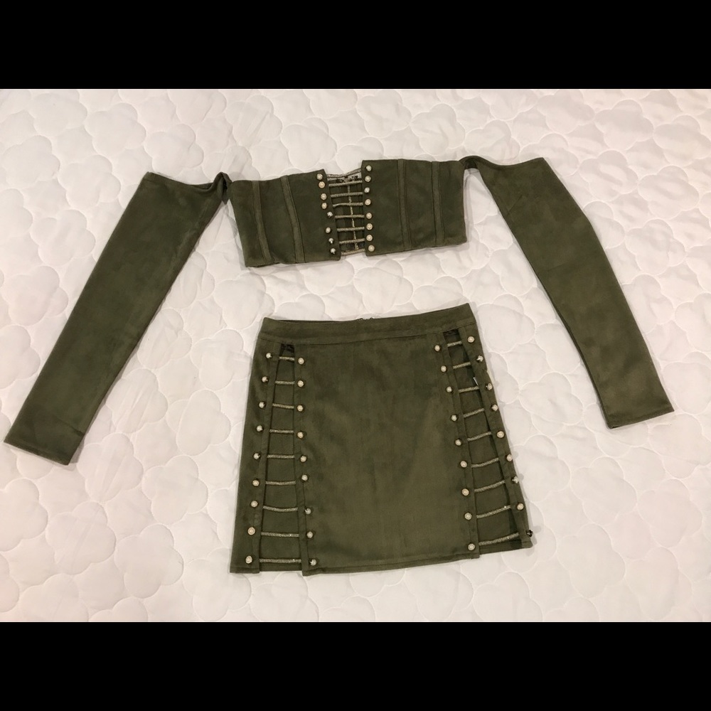 Two Piece Set - Picture 4 of 7